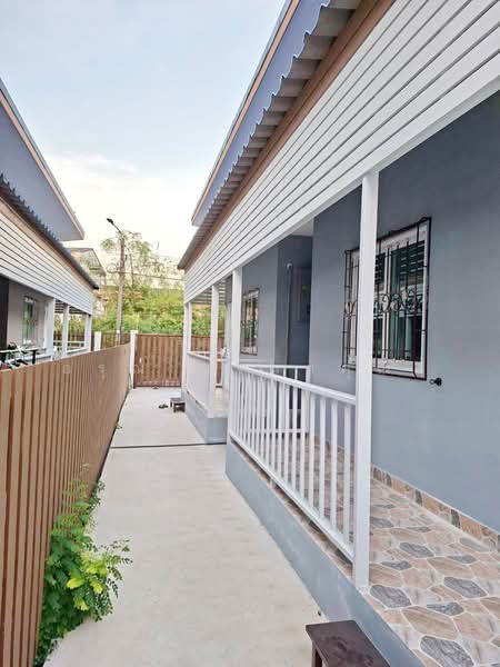 ให้เบ้านแฝดชั้นเดียว ประชาอุทิศ 54 แยก 11, Bangkok, Bangmot, Thung Khru, Bangkok, Studio, 28 sqm, Semi-Detached House (Twin House) For Rent, by อรุณ อเนกคุณะ, 500162924 - DDproperty.com