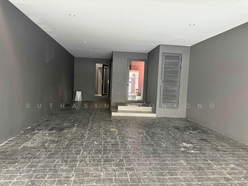 3-BR House, Bangkok, Khlong Tan Nua, Watthana, Bangkok, 3 Bedrooms, 350 sqm, Single Detached House For Sale, by Suthasin Boonkong, 500162977 - DDproperty.com