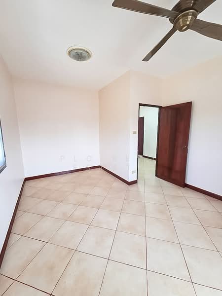 Single House for Sale Large Land Plot Mabprachan East Pattaya, Chon Buri (Pattaya), Bang Lamung, Bang Lamung (Pattaya), Chon Buri (Pattaya), 4 Bedrooms, 800 sqm, Single Detached House For Sale, by PLC Real Estate, 500163026 - DDproperty.com