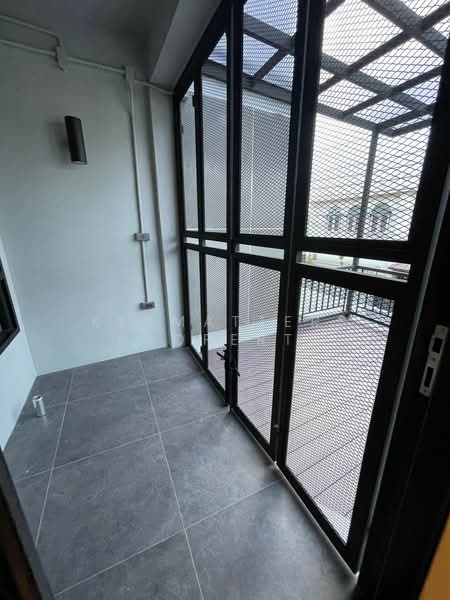 Best price sale renovated townhouse wong sawang near MRT Wong Sawang 500 meters, Bangkok, Wong Sawang, Bang Sue, Bangkok, 4 Bedrooms, 300 sqm, Townhouse For Sale, by keymatters property, 500163092 - DDproperty.com