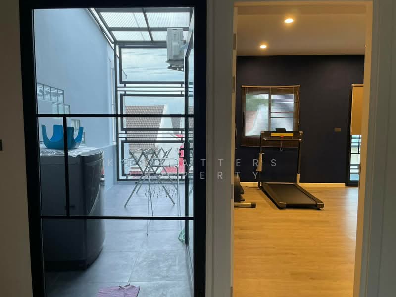 Best price sale renovated townhouse wong sawang near MRT Wong Sawang 500 meters, Bangkok, Wong Sawang, Bang Sue, Bangkok, 4 Bedrooms, 300 sqm, Townhouse For Sale, by keymatters property, 500163092 - DDproperty.com