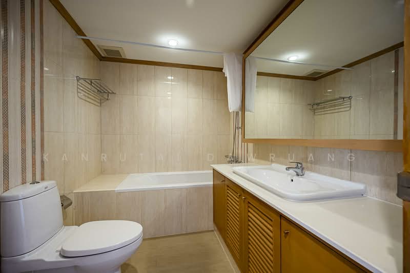 Baan Suanpetch, Bangkok, 18 Soi Sukhumvit 39, Khlong Tan Nua, Watthana, Bangkok, 3 Bedrooms, 130 sqm, Condo For Rent, by Kanrutai Dawruang, 500163099 - DDproperty.com