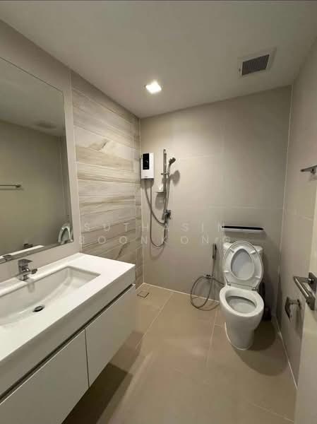 Baan Klang Muang Classe Ekkamai-Ramintra, Bangkok, Sukhonthasawat Road, Lat Phrao, Lat Phrao, Bangkok, 4 Bedrooms, 241 sqm, Single Detached House For Rent, by Suthasin Boonkong, 500163130 - DDproperty.com