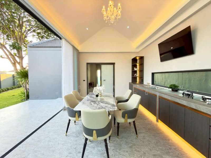 Modern Pool Villa + Private Guest House for sale, Chon Buri (Pattaya), Bang Lamung, Bang Lamung (Pattaya), Chon Buri (Pattaya), 4 Bedrooms, 380 sqm, Single Detached House For Sale, by ธนภัทร เศรษฐพงศ์วนิช, 500163299 - DDproperty.com