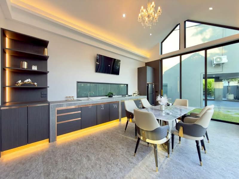 Modern Pool Villa + Private Guest House for sale, Chon Buri (Pattaya), Bang Lamung, Bang Lamung (Pattaya), Chon Buri (Pattaya), 4 Bedrooms, 380 sqm, Single Detached House For Sale, by ธนภัทร เศรษฐพงศ์วนิช, 500163299 - DDproperty.com