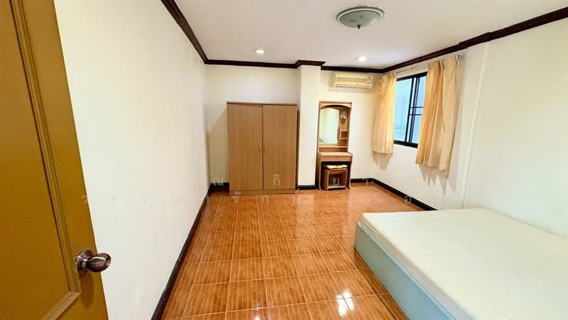 Baan Suan Ratchada, Bangkok, Soi Ratchadapisek 36 Yeak 9, Chan Kasem, Chatuchak, Bangkok, 2 Bedrooms, 68 sqm, Condo For Sale, by คุณ กิริยา วรรณารักษ์ (แอฟ), 500163466 - DDproperty.com
