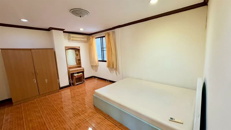 Baan Suan Ratchada, Bangkok, Soi Ratchadapisek 36 Yeak 9, Chan Kasem, Chatuchak, Bangkok, 2 Bedrooms, 68 sqm, Condo For Sale, by คุณ กิริยา วรรณารักษ์ (แอฟ), 500163466 - DDproperty.com