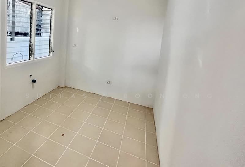 Baan Thirapa, Bangkok, 9 Soi Phra Phinit, Thung Maha Mek, Sathon, Bangkok, 3 Bedrooms, 204 sqm, Apartment For Sale, by Suthasin Boonkong, 500163516 - DDproperty.com