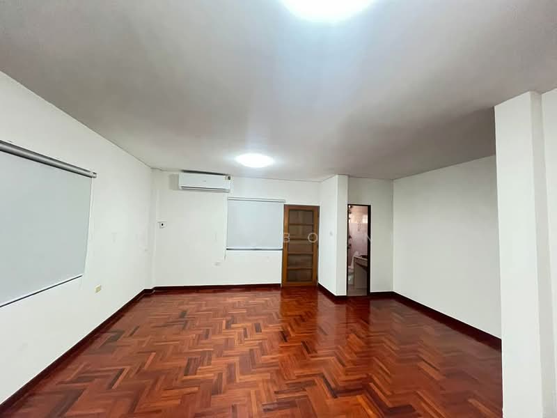 บ้าน 1-ห้องนอน, กรุงเทพ, คลองตันเหนือ, วัฒนา, กรุงเทพ, 350 ตร.ม., บ้านเดี่ยว ให้เช่า, โดย Suthasin Boonkong, 500163564 - DDproperty.com