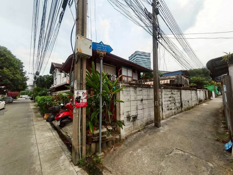 ขายที่ดินแปลงมุม ซอยประชาชื่น 2 แยก1-6 (ซอยสุวรรณดี 3) พร้อมบ้านไม้ 2 หลัง ใกล้โลตัสประชาชื่น, กรุงเทพ, ประชาชื่น, บางซื่อ, บางซื่อ, กรุงเทพ, 336 ตร.ม., ที่ดิน ขาย, โดย CHAWALIT KONGSAKPAIBUL, 500163565 - DDproperty.com