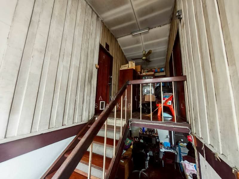 Corner plot of land for sale, Prachachuen 2 Soi 1-6 (Suwannadee 3 Soi), with two wooden houses., Bangkok, ประชาชื่น, Bang Sue, Bang Sue, Bangkok, , 336 sqm, Land For Sale, by CHAWALIT KONGSAKPAIBUL, 500163565 - DDproperty.com