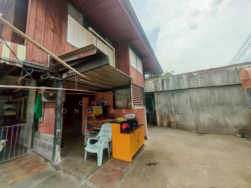 Corner plot of land for sale, Prachachuen 2 Soi 1-6 (Suwannadee 3 Soi), with two wooden houses., Bangkok, ประชาชื่น, Bang Sue, Bang Sue, Bangkok, , 336 sqm, Land For Sale, by CHAWALIT KONGSAKPAIBUL, 500163565 - DDproperty.com