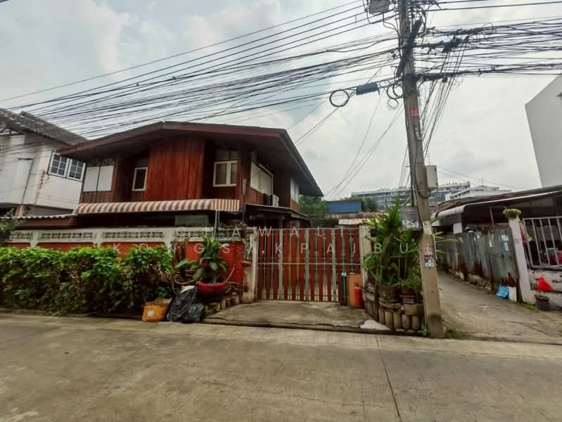 ขายที่ดินแปลงมุม ซอยประชาชื่น 2 แยก1-6 (ซอยสุวรรณดี 3) พร้อมบ้านไม้ 2 หลัง ใกล้โลตัสประชาชื่น, กรุงเทพ, ประชาชื่น, บางซื่อ, บางซื่อ, กรุงเทพ, 336 ตร.ม., ที่ดิน ขาย, โดย CHAWALIT KONGSAKPAIBUL, 500163565 - DDproperty.com