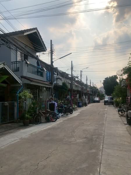 ขายทาวน์เฮ้าส์ หมู่บ้านอยู่เจริญ พหลโยธิน 50 | ทำเลดี ใกล้รถไฟฟ้า เดินทางสะดวก ราคาคุ้ม, กรุงเทพ, ท่าแร้ง, บางเขน, กรุงเทพ, 232 ตร.ม., ทาวน์เฮ้าส์ ขาย, โดย นฤมล ครั่งฝา, 500163712 - DDproperty.com