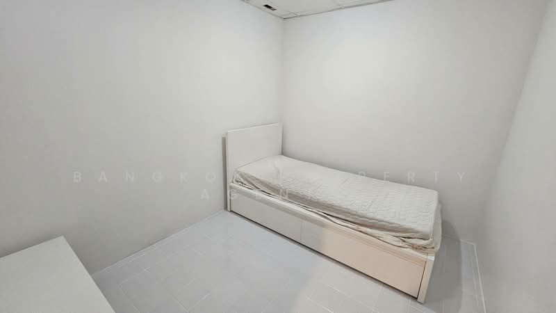 Baan Ananda, Bangkok, Sukhumvit 61, Khlong Tan Nua, Watthana, Bangkok, 3 Bedrooms, 300 sqm, Condo For Rent, by BANGKOK PROPERTY AGENTS, 500163722 - DDproperty.com