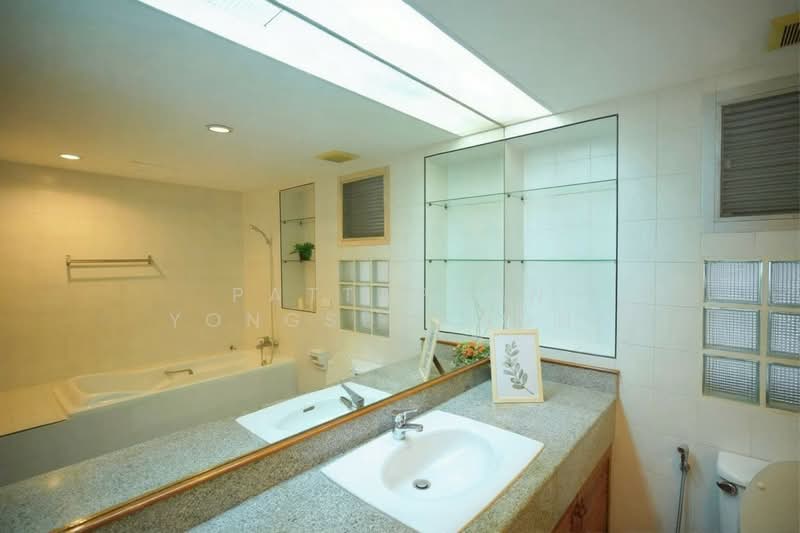 Ma Peng Seng Apartment, Bangkok, Soi Sukhumvit 31, Khlongtoei Nua, Watthana, Bangkok, 2 Bedrooms, 180 sqm, Apartment For Rent, by Pattaporn Yongsungnone, 500163764 - DDproperty.com