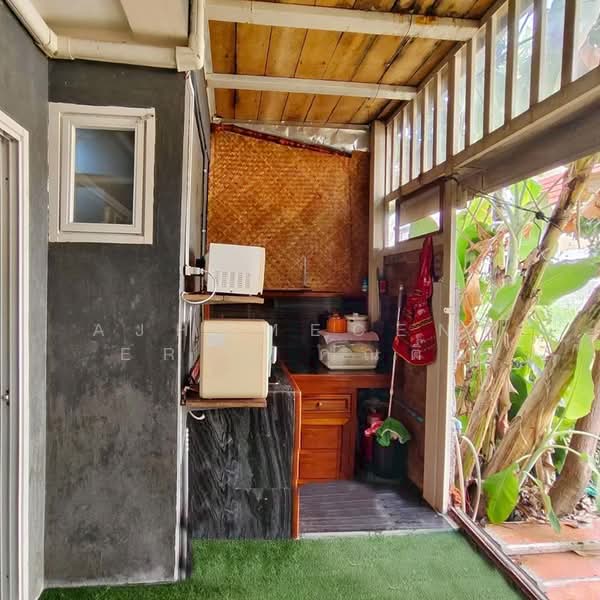 Baanchanakarn Phra Samut Chedi, Samut Prakan, Suksawat Road, Laem Fa Pha, Phra Samut Jadee, Samut Prakan, 2 Bedrooms, 120 sqm, Townhouse For Sale, by AJHOMECENTER - คุณติ๊ก, 500163766 - DDproperty.com