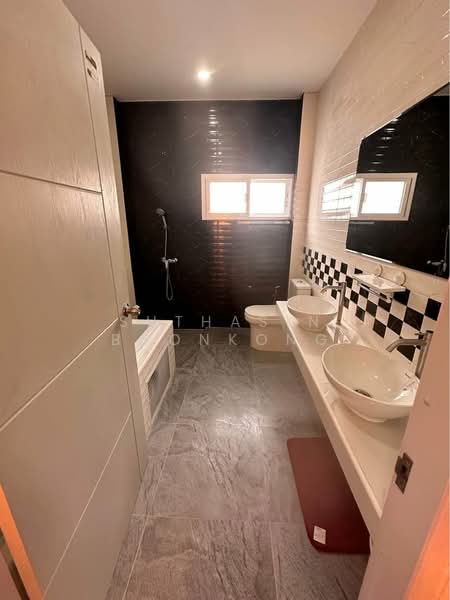 Baan Lalin The Young Executive Onnut-Wongwaen-Suwannabhumi, Bangkok, Chaloem Phrakiat Rama 9 Road, Dok Mai, Prawet, Bangkok, 4 Bedrooms, 220 sqm, Single Detached House For Sale, by Suthasin Boonkong, 500163790 - DDproperty.com