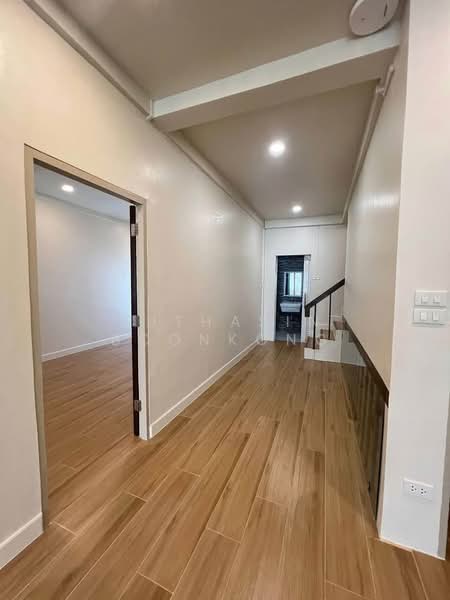 5-BR House, Bangkok, Huai Khwang, Huai Khwang, Bangkok, 5 Bedrooms, 360 sqm, Single Detached House For Rent, by Suthasin Boonkong, 500163829 - DDproperty.com