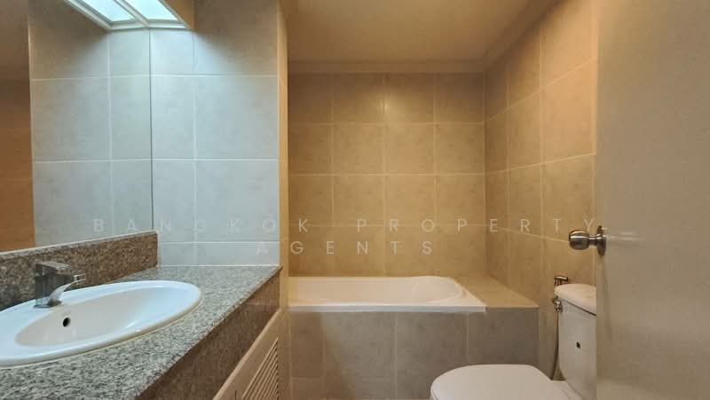 Baan Suanpetch, Bangkok, 18 Soi Sukhumvit 39, Khlong Tan Nua, Watthana, Bangkok, 2 Bedrooms, 136 sqm, Condo For Rent, by BANGKOK PROPERTY AGENTS, 500163839 - DDproperty.com
