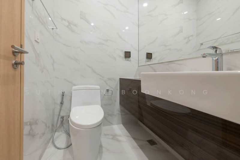 Noble BE19 Sukhumvit, Bangkok, 89 Sukhumvit 19 Alley, Khlong Tan Nua, Watthana, Bangkok, 2 Bedrooms, 70 sqm, Condo For Rent, by Suthasin Boonkong, 500163848 - DDproperty.com