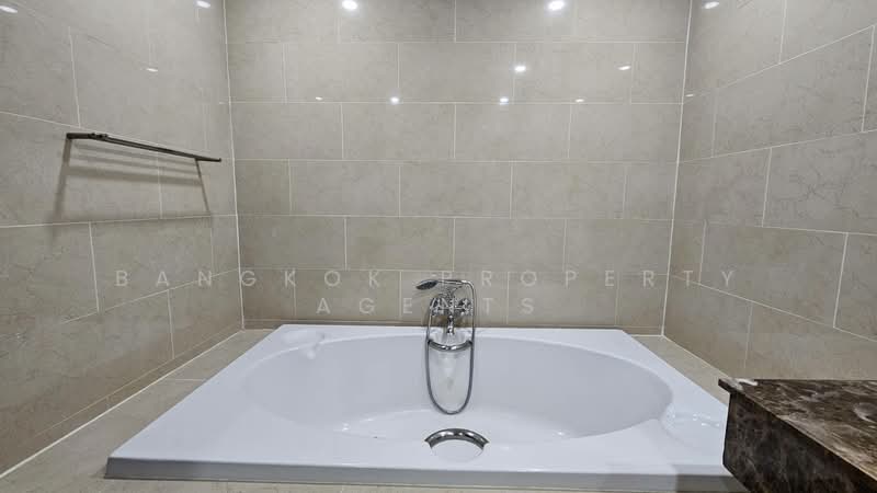 The Cadogan Private Residence, Bangkok, Soi Sukhumvit 39, Khlong Tan Nua, Watthana, Bangkok, 3 Bedrooms, 199 sqm, Condo For Rent, by BANGKOK PROPERTY AGENTS, 500163870 - DDproperty.com