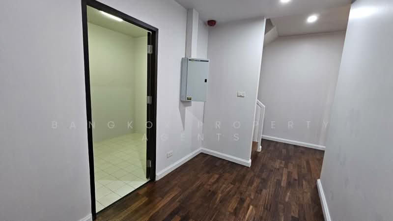 The Cadogan Private Residence, Bangkok, Soi Sukhumvit 39, Khlong Tan Nua, Watthana, Bangkok, 3 Bedrooms, 199 sqm, Condo For Rent, by BANGKOK PROPERTY AGENTS, 500163870 - DDproperty.com