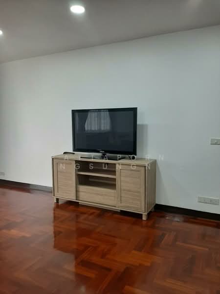 Kanta Mansion, Bangkok, 73 Soi Sukhumvit 26, Khong Tan, Khlong Toei, Bangkok, 3 Bedrooms, 265 sqm, Apartment For Rent, by Pattaporn Yongsungnone, 500163888 - DDproperty.com