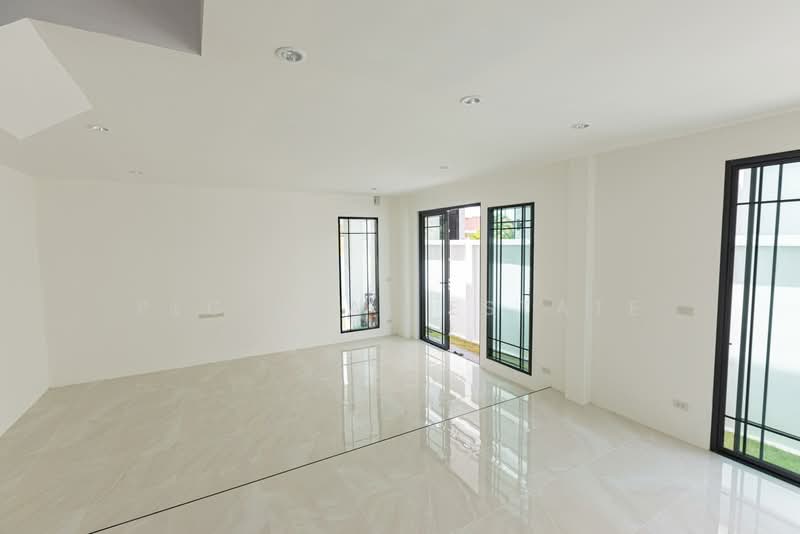 Premium 2 Storey Semi-Detached House Khao Noi East Pattaya, Chon Buri (Pattaya), Bang Lamung, Bang Lamung (Pattaya), Chon Buri (Pattaya), 4 Bedrooms, 148 sqm, Townhouse For Sale, by PLC Real Estate, 500164257 - DDproperty.com