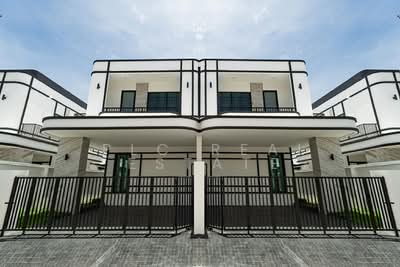 ขาย - บ้านเดี่ยว 2 ชั้น ระดับพรีเมียม เขาน้อย ฝั่งตะวันออก พัทยา, ชลบุรี