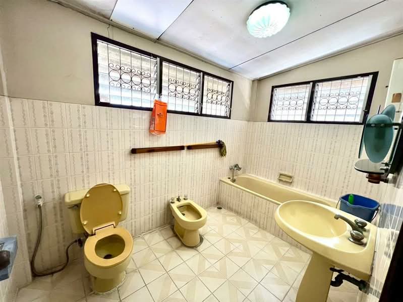 ที่ดิน+บ้านเดี่ยว 2 ชั้น 77 ตร.ว. ที่ดิน+บ้านเดี่ยว ซอยพหลโยธิน37 ถนนพหลโยธิน, Bangkok, Lat Yao, Chatuchak, Bangkok, 2 Bedrooms, 310 sqm, Single Detached House For Sale, by คุณ วีนัสรา บุตรพา (เมล), 500164270 - DDproperty.com