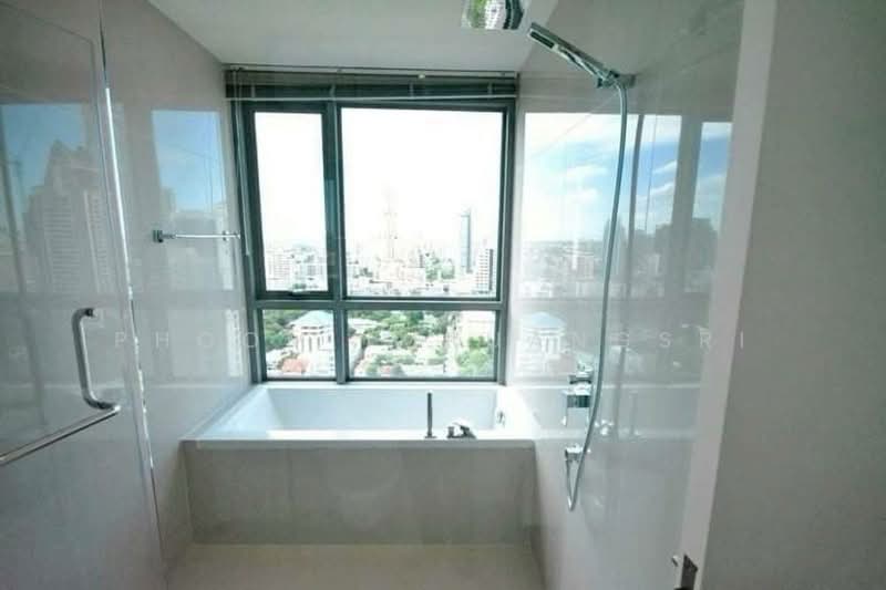 H Sukhumvit 43, Bangkok, 28 Sukhumvit 34 Road, Khlong Tan Nua, Watthana, Bangkok, 2 Bedrooms, 60 sqm, Condo For Rent, by Phoom Imruangsri, 500164325 - DDproperty.com