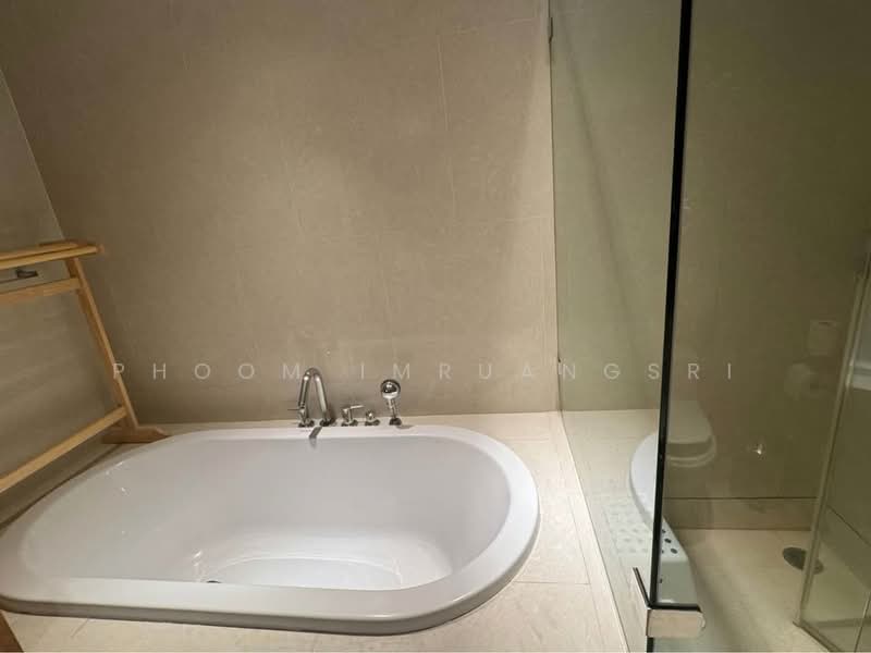 The Emporio Place, Bangkok, 93 Soi Sukhumvit 24, Sukhumvit Road, Khong Tan, Khlong Toei, Bangkok, 1 Bedroom, 83 sqm, Condo For Rent, by Phoom Imruangsri, 500164350 - DDproperty.com