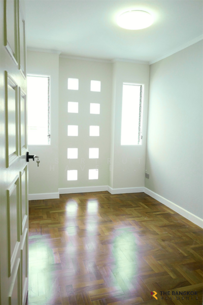 Townhome Area Lat Phrao, Bangkok, Jom Phon, Chatuchak, Bangkok, 5 Bedrooms, 303 sqm, Townhouse For Sale, by Sirirut Havee Akehurst, 500164465 - DDproperty.com