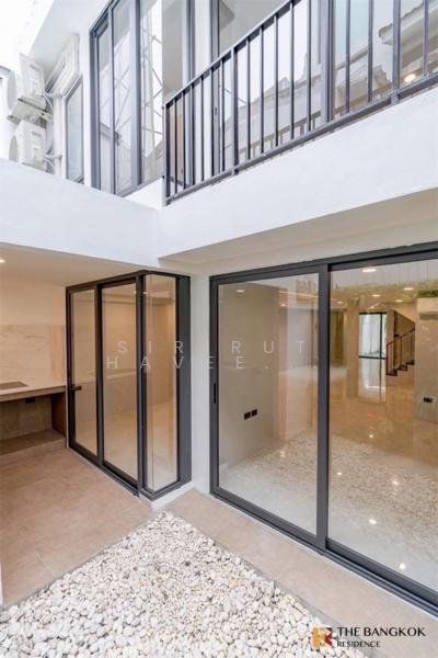 House Area Ekamai, Bangkok, Khlong Tan Nua, Watthana, Bangkok, 5 Bedrooms, 303 sqm, Townhouse For Sale, by Sirirut Havee Akehurst, 500164490 - DDproperty.com