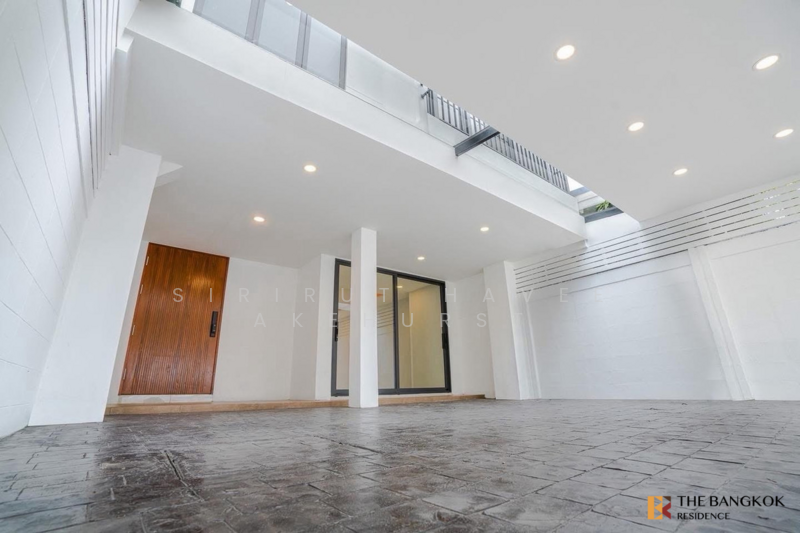 House Area Ekamai, Bangkok, Khlong Tan Nua, Watthana, Bangkok, 5 Bedrooms, 303 sqm, Townhouse For Sale, by Sirirut Havee Akehurst, 500164490 - DDproperty.com