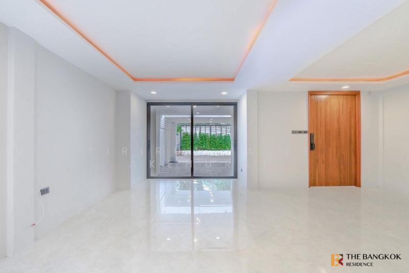 House Area Ekamai, Bangkok, Khlong Tan Nua, Watthana, Bangkok, 5 Bedrooms, 303 sqm, Townhouse For Sale, by Sirirut Havee Akehurst, 500164490 - DDproperty.com