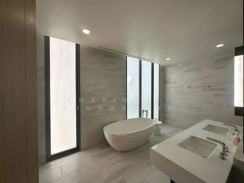 Quarter 39, Bangkok, 138  Soi Sukhumvit 39, Khlong Tan Nua, Watthana, Bangkok, 4 Bedrooms, 500 sqm, Townhouse For Rent, by Charinthip Phungalong, 500164611 - DDproperty.com