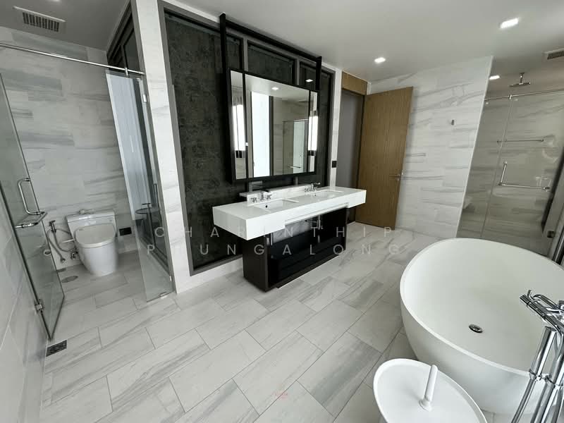 Quarter 39, Bangkok, 138  Soi Sukhumvit 39, Khlong Tan Nua, Watthana, Bangkok, 4 Bedrooms, 500 sqm, Townhouse For Rent, by Charinthip Phungalong, 500164611 - DDproperty.com