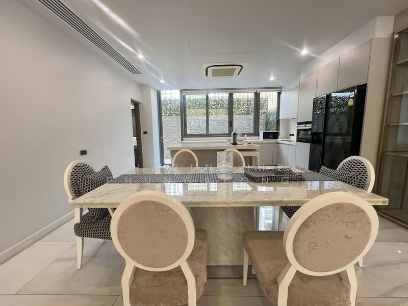 Quarter 39, Bangkok, 138  Soi Sukhumvit 39, Khlong Tan Nua, Watthana, Bangkok, 4 Bedrooms, 500 sqm, Townhouse For Rent, by Charinthip Phungalong, 500164611 - DDproperty.com