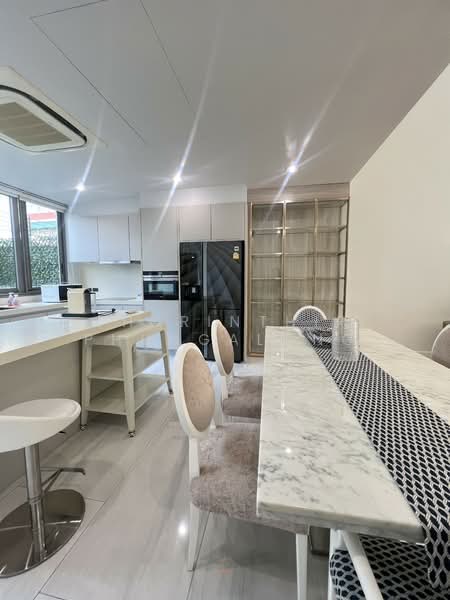 Quarter 39, Bangkok, 138  Soi Sukhumvit 39, Khlong Tan Nua, Watthana, Bangkok, 4 Bedrooms, 500 sqm, Townhouse For Rent, by Charinthip Phungalong, 500164611 - DDproperty.com