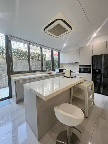 Quarter 39, Bangkok, 138  Soi Sukhumvit 39, Khlong Tan Nua, Watthana, Bangkok, 4 Bedrooms, 500 sqm, Townhouse For Rent, by Charinthip Phungalong, 500164611 - DDproperty.com