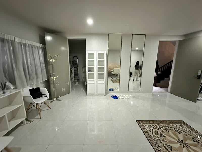Quarter 39, Bangkok, 138  Soi Sukhumvit 39, Khlong Tan Nua, Watthana, Bangkok, 4 Bedrooms, 500 sqm, Townhouse For Rent, by Charinthip Phungalong, 500164611 - DDproperty.com