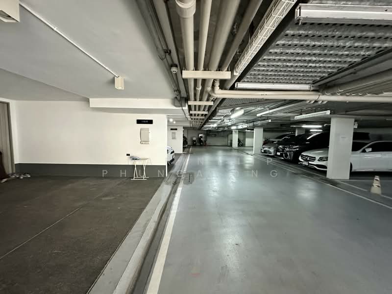 Quarter 39, Bangkok, 138  Soi Sukhumvit 39, Khlong Tan Nua, Watthana, Bangkok, 4 Bedrooms, 500 sqm, Townhouse For Rent, by Charinthip Phungalong, 500164611 - DDproperty.com