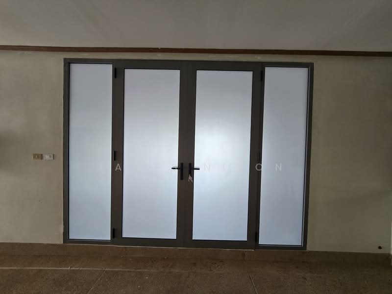 Blue Canyon Golf And Country Club : บลูแคนยอน กอล์ฟแอนด์คันทรี, ภูเก็ต, ไม้ขาว, ถลาง, ภูเก็ต, 226 ตร.ม., คอนโด ขาย, โดย James Nixon, 500164658 - Double smoked glass entrance door - DDproperty.com