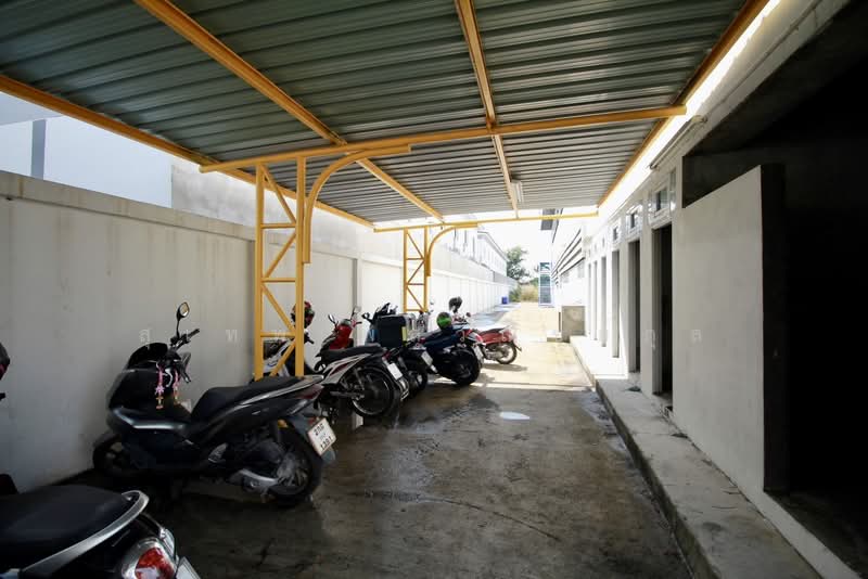 ขายโกดังใหม่พร้อมสำนักงาน 3 ชั้น เนื้อที่ 2 ไร่ ศรีราชา ชลบุรี ใกล้นิคมปิ่นทอง 2 กม, ชลบุรี, บึง, ศรีราชา, ชลบุรี, 1,614 ตร.ม., โกดัง-โรงงาน ขาย, โดย สุเทพ พสุวณิชย์กุล, 500164669 - DDproperty.com