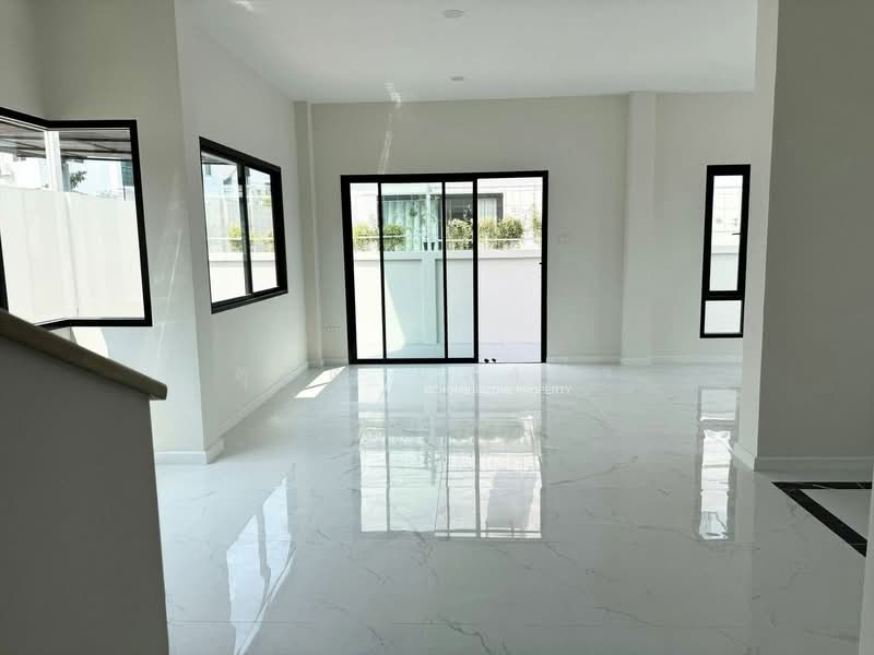 ขายบ้านเดี่ยวมือหนึ่งหลังใหญ่ ซอยลุงเทิ้ม ศรีราชา, Chon Buri (Pattaya), Surasak, Si Racha, Chon Buri (Pattaya), 3 Bedrooms, 170 sqm, Single Detached House For Sale, by Dusit Saengfa, 500164687 - DDproperty.com