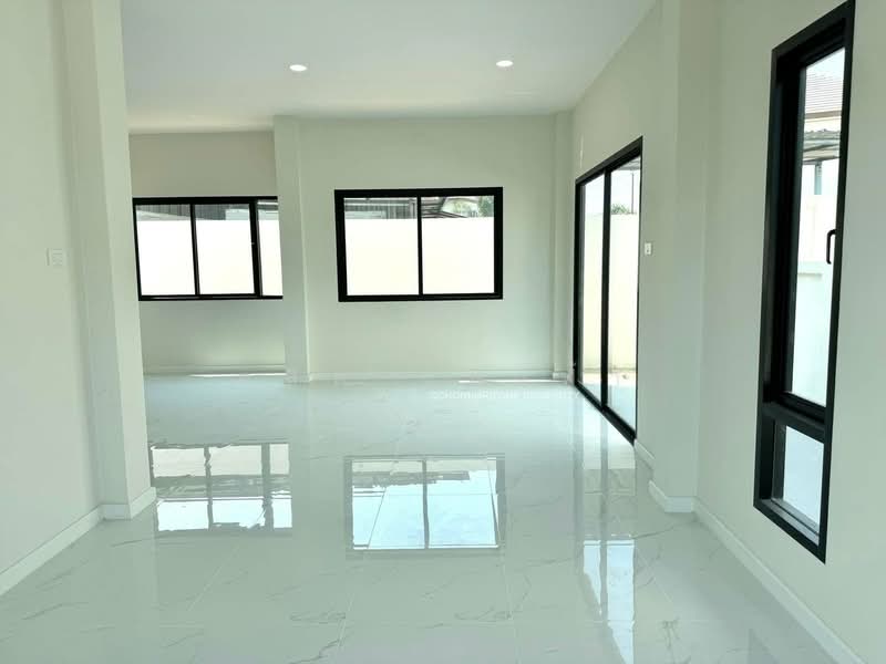 ขายบ้านเดี่ยวมือหนึ่งหลังใหญ่ ซอยลุงเทิ้ม ศรีราชา, Chon Buri (Pattaya), Surasak, Si Racha, Chon Buri (Pattaya), 3 Bedrooms, 170 sqm, Single Detached House For Sale, by Dusit Saengfa, 500164687 - DDproperty.com