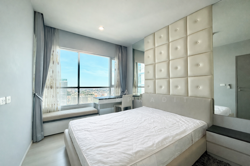 Life Ratchadapisek, Bangkok, 279 Ratchadapisaek Road, Huai Khwang, Huai Khwang, Bangkok, 2 Bedrooms, 45 sqm, Condo For Rent, by Kornkanock Kanockpradit, 500164744 - DDproperty.com