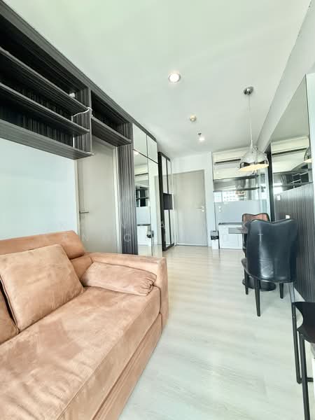 Life Ratchadapisek, Bangkok, 279 Ratchadapisaek Road, Huai Khwang, Huai Khwang, Bangkok, 2 Bedrooms, 45 sqm, Condo For Rent, by Kornkanock Kanockpradit, 500164744 - DDproperty.com